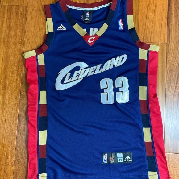 Shaquille O’Neal Cleveland#33 Jersey Sz. 44 (Sz. M)